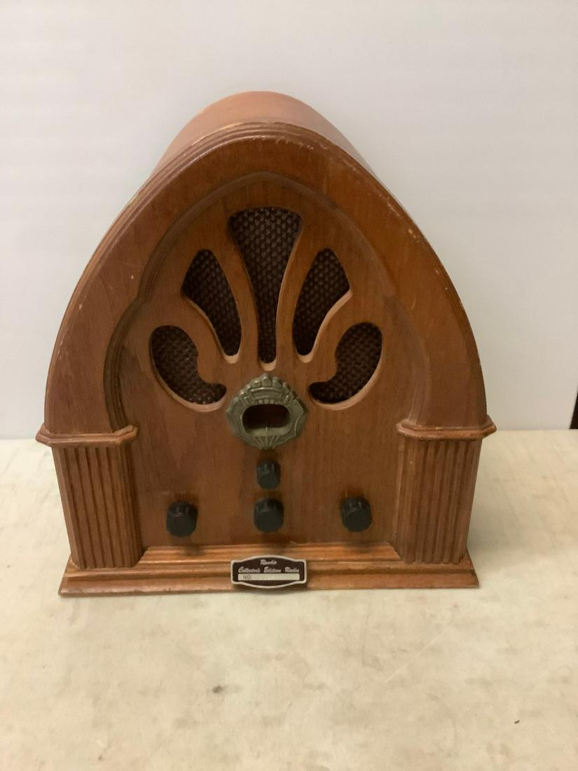 Randix Collectors Edition radio model number: OTR-2001 (12.5" tall): Randix Collectors Edition radio model number: OTR-2001 (12.5" tall)