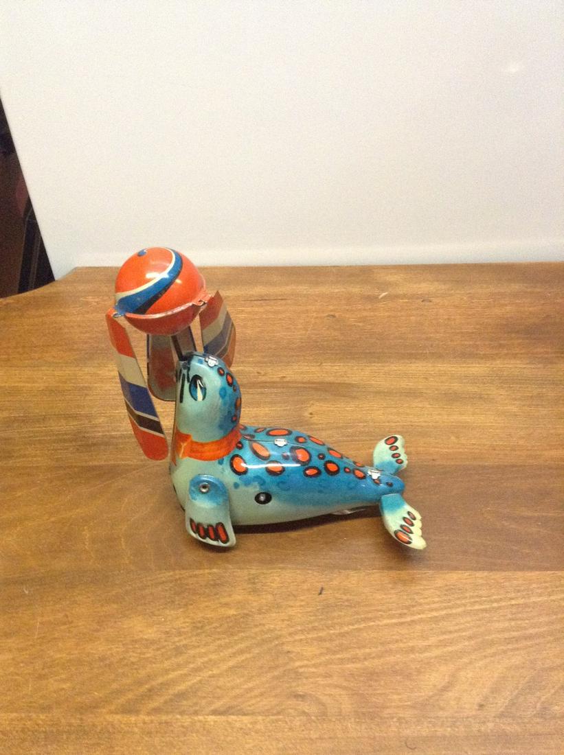 Vintage Wind Up Tin Toy Seal with Ball (maker unknown): Vintage Wind Up Tin Toy Seal with Ball (maker unknown)