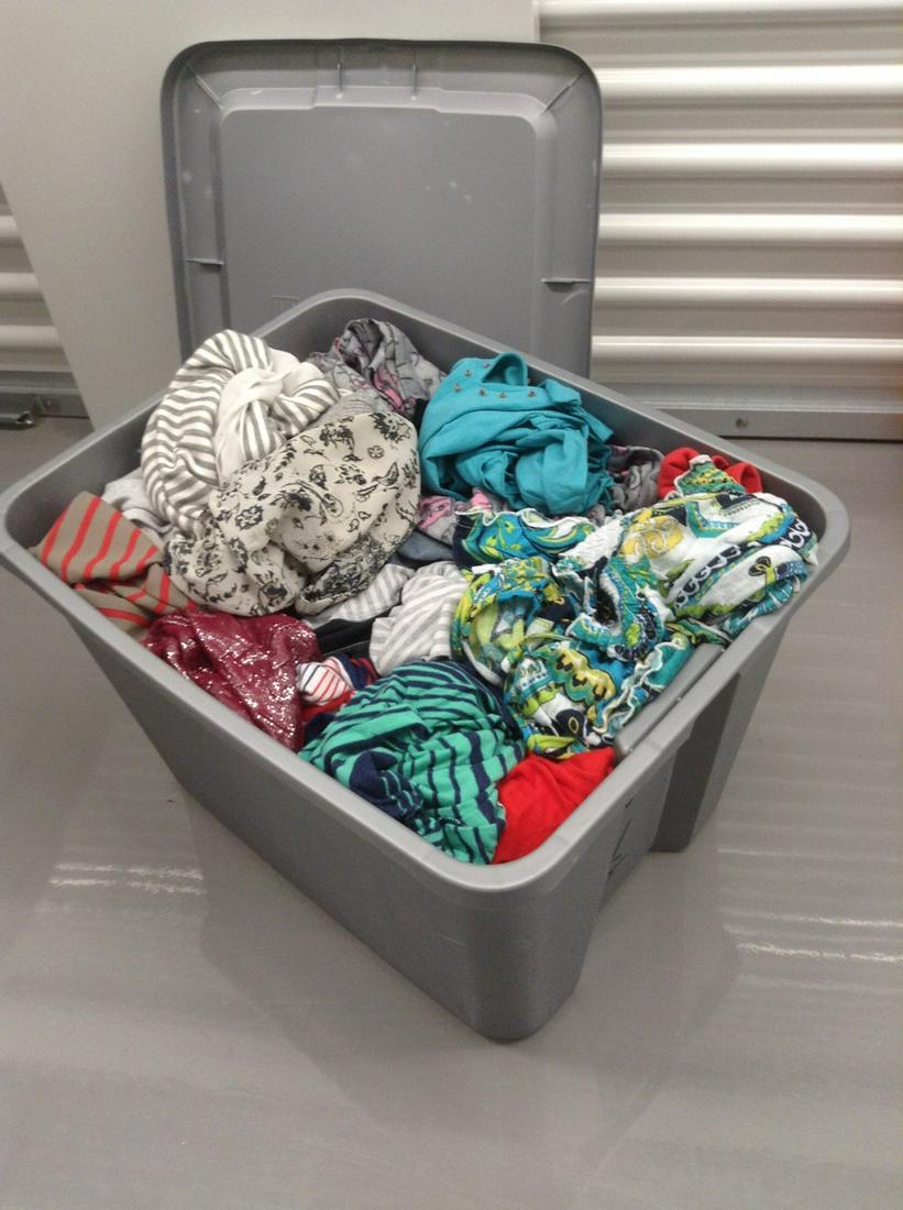 18 Gallon Tote Full of Womens Clothes Various Sizes: 18 Gallon Tote Full of Womens Clothes Various Sizes