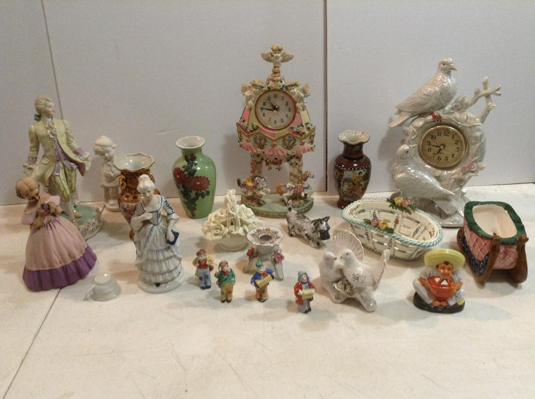 Large lot of Vintage Statues and more Battery operated clocks untested (1 of 1)