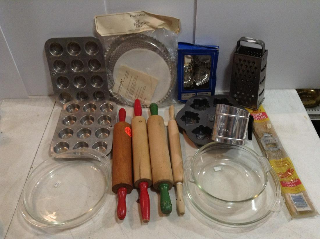 Vintage Wood Rolling Pins, Pyrex, Bakeware and more (1 of 1)