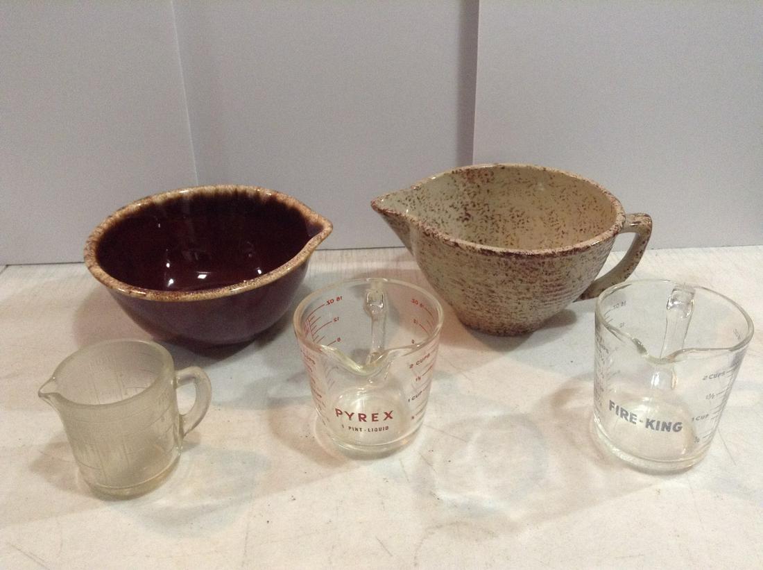 Spongeware Batter bowl, Hull and Vintage Measuring Cups (1 of 1)