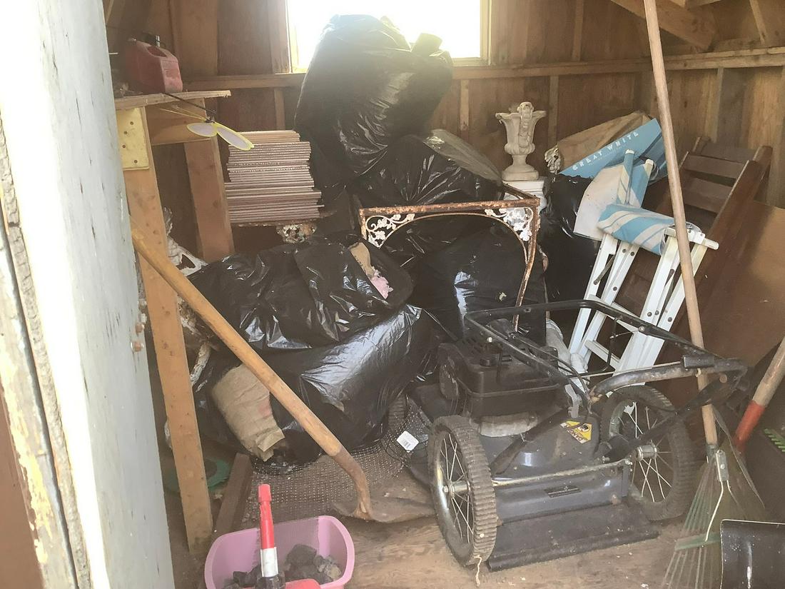 Contents of Shed INCLUDUNG 2 CAST IRON STOVES COMPLETE (1 of 1)