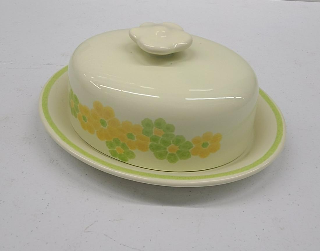 1970s Franciscan Earthenware Covered Butterdish 4x8.5": 1970s Franciscan Earthenware Covered Butterdish 4x8.5"