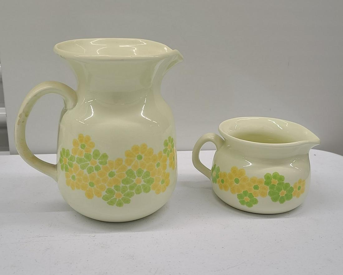 1970s Franciscan Earthenware Pitcher and Gravy Boat: 1970s Franciscan Earthenware Pitcher and Gravy Boat