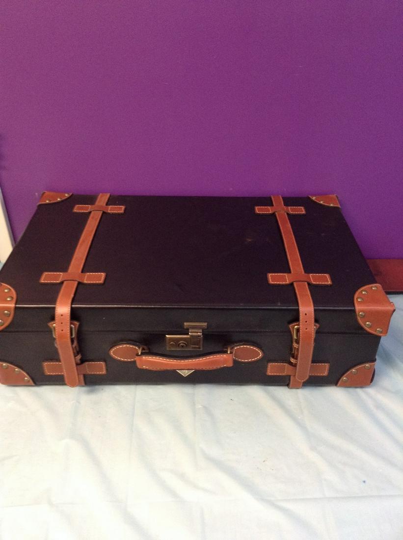 D Aosta Vintage Suitcase 27x8x17 (1 of 1)