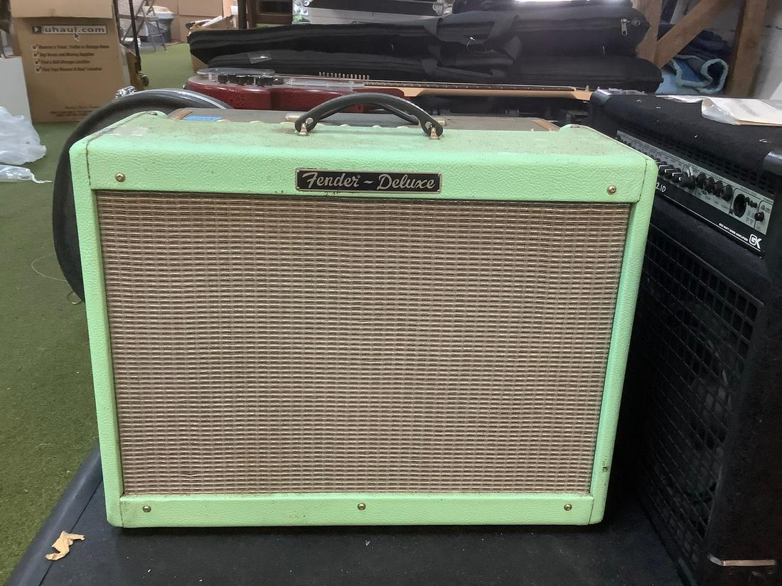 Fender Deluxe Amp 23x18x10 (1 of 1)