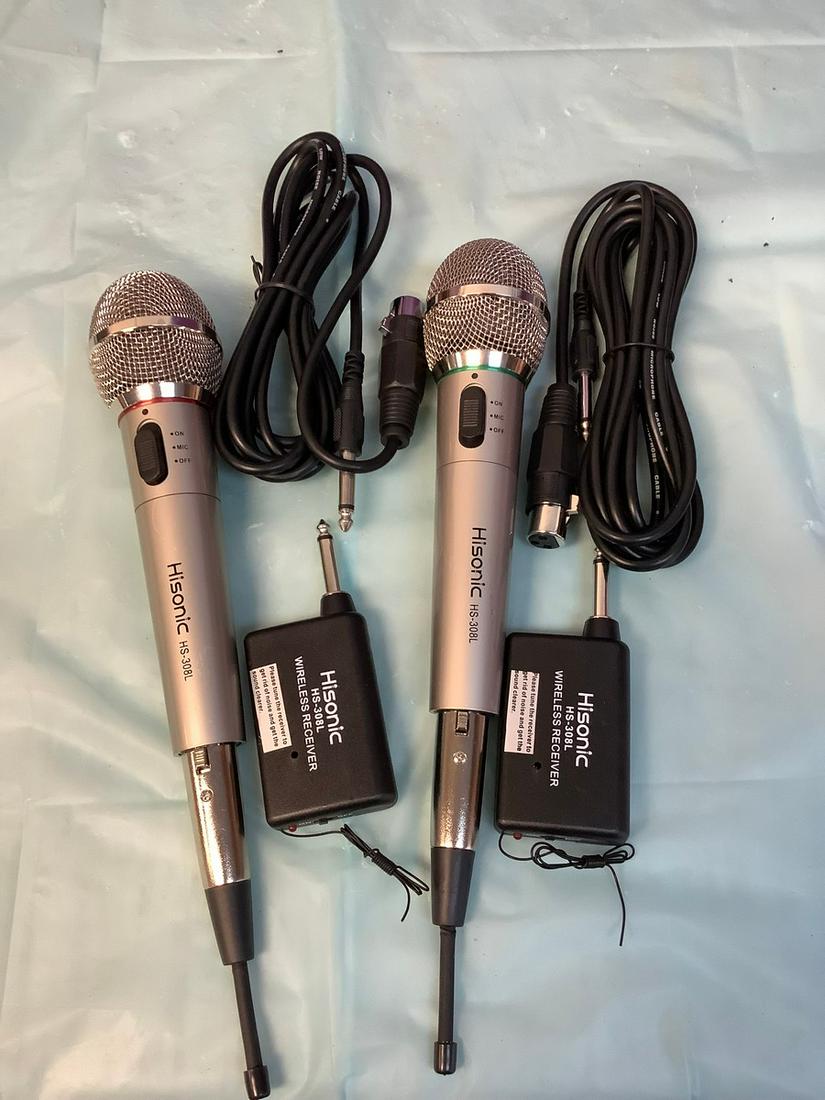 Pair of Hisonic HS-308L Microphones with Wireless Receivers: Pair of Hisonic HS-308L Microphones with Wireless Receivers
