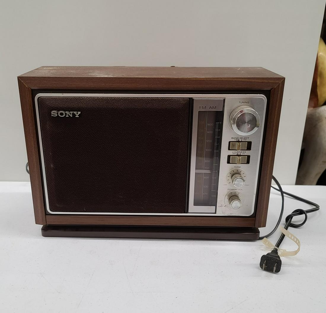 Vintage Sony Tabletop Radio Works (1 of 1)