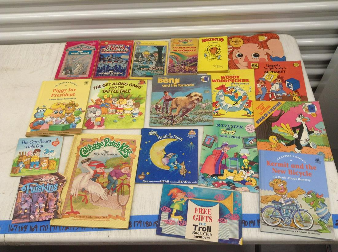 Large lot of Vintage Childrens Books mostly 80s (1 of 1)