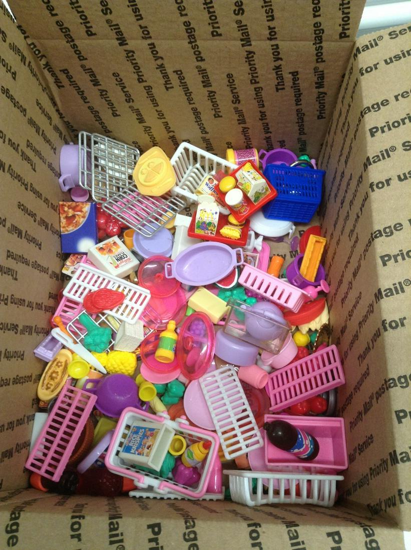 Box full of Barbie Accessories Food and Cooking (1 of 1)