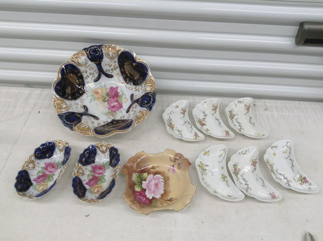 Pair of Hull Art Vases tallest 10" one chip as shown on left (1 of 1)