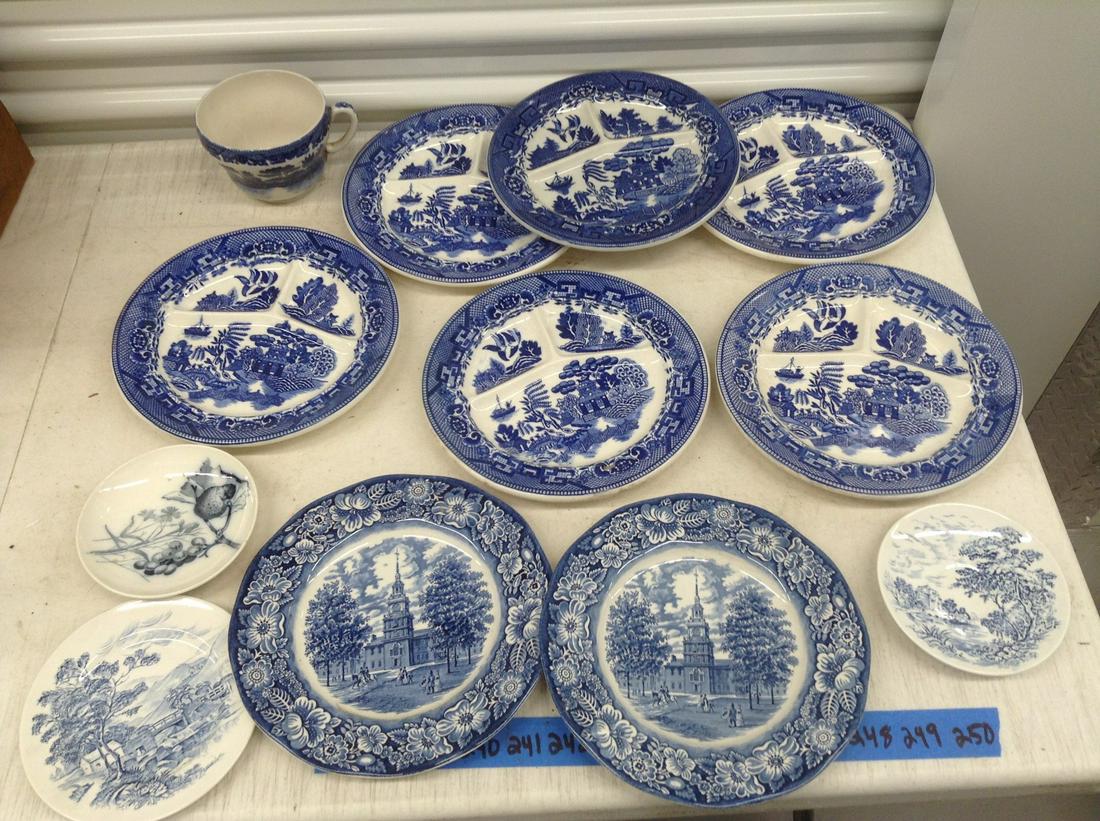 Singer Sewing Machine with Footpedal and accessories (1 of 1)