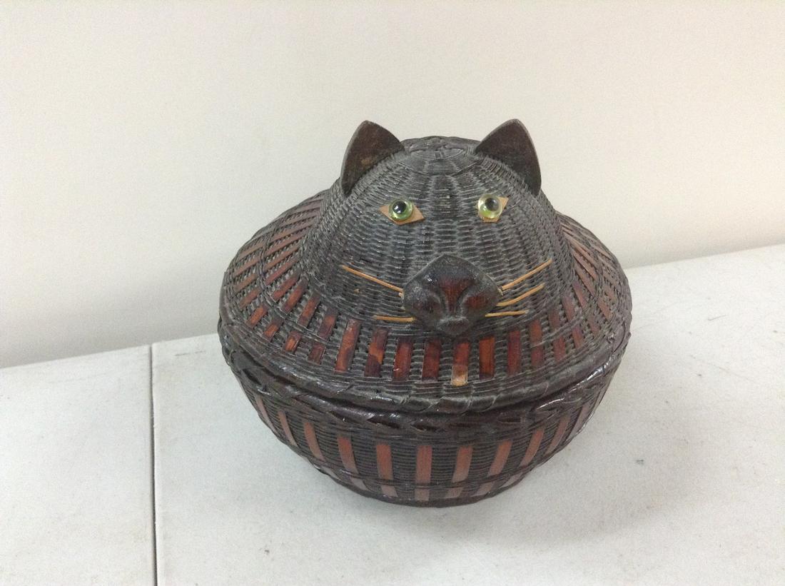 Small Wicker Cat Basket with Lid 6.5" across (1 of 1)