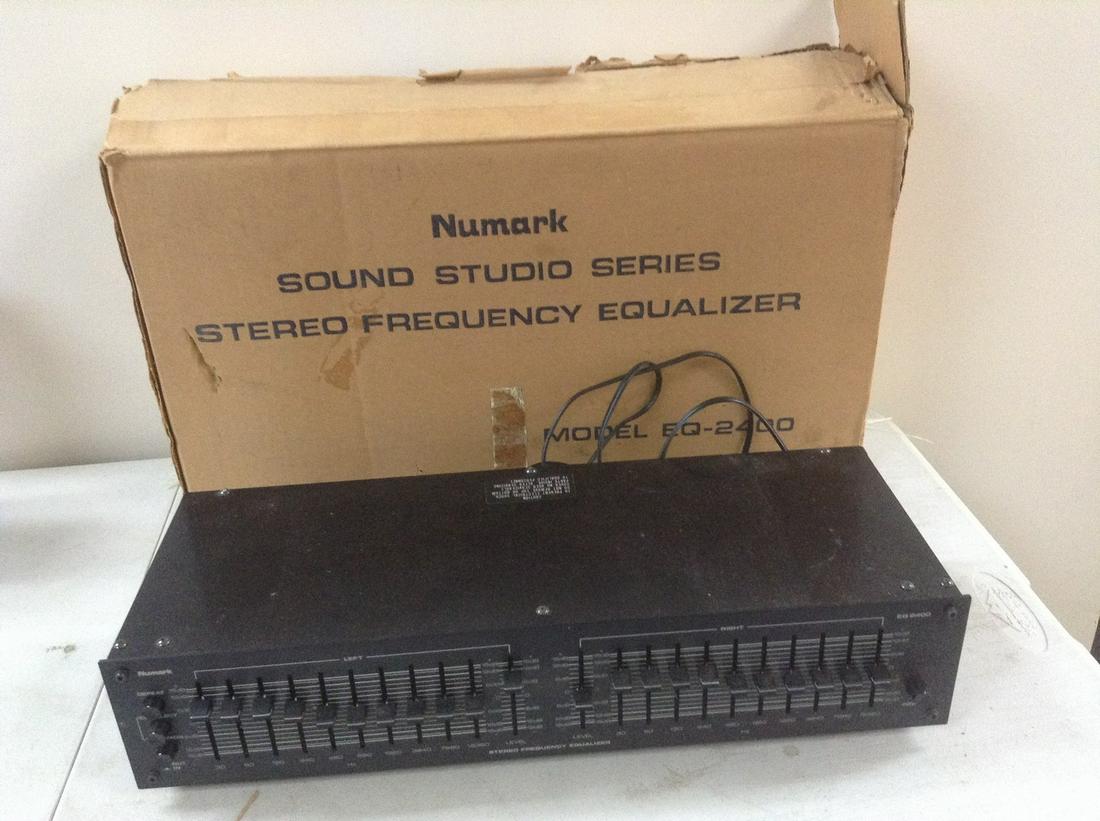 Numark Sound Studio Series Stereo Frequency Equalizer with box (1 of 1)