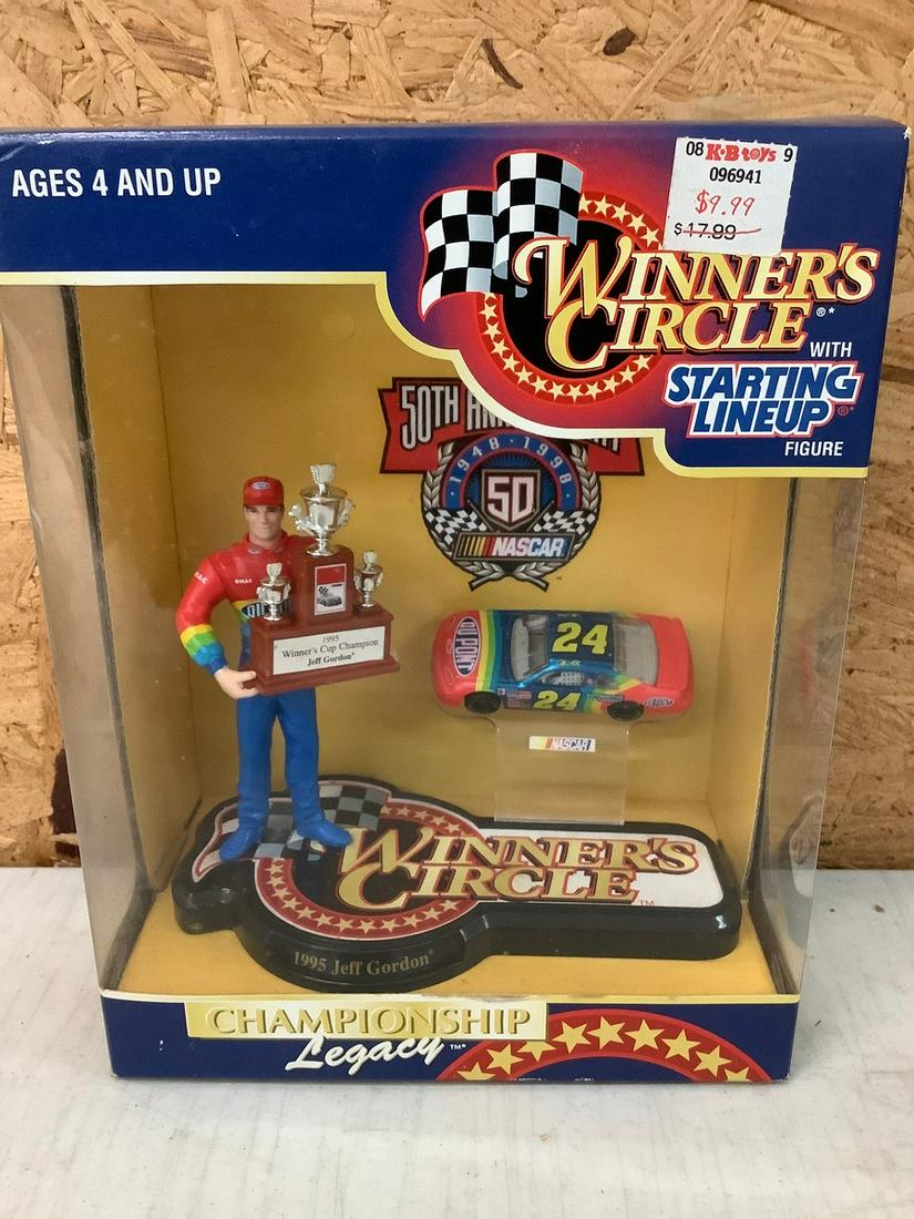 Hasbro 1998 Jeff Gordon Nascar Action Figure: Hasbro 1998 Jeff Gordon Nascar Action Figure