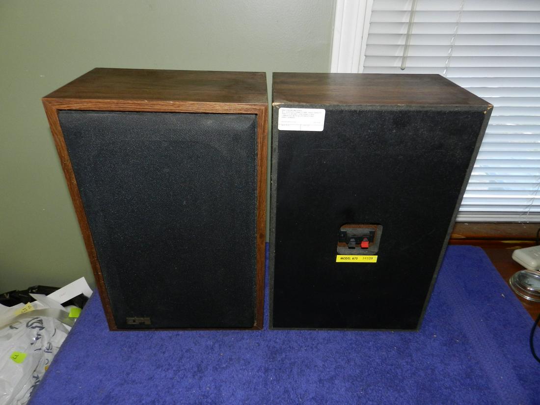 Vintage Pair Epicure A70 Bookshelf Speakers: Vintage Pair Epicure A70 Bookshelf Speakers