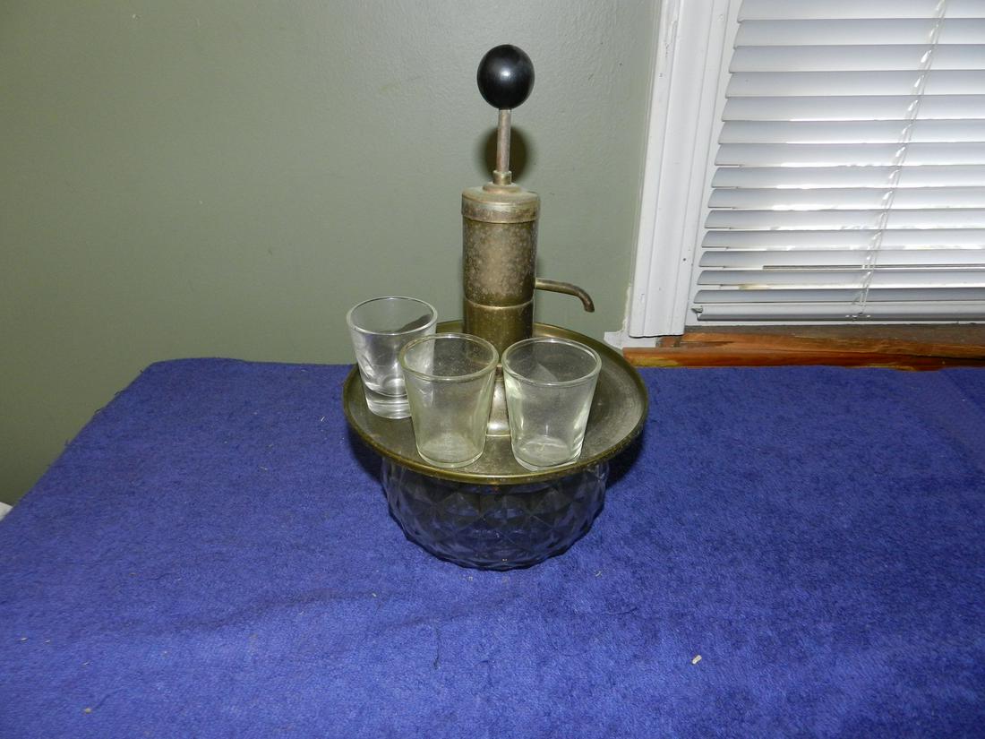 Vintage Liquor Decanter Pump Dispenser W/ 3 Shot Glasses (1 of 1)