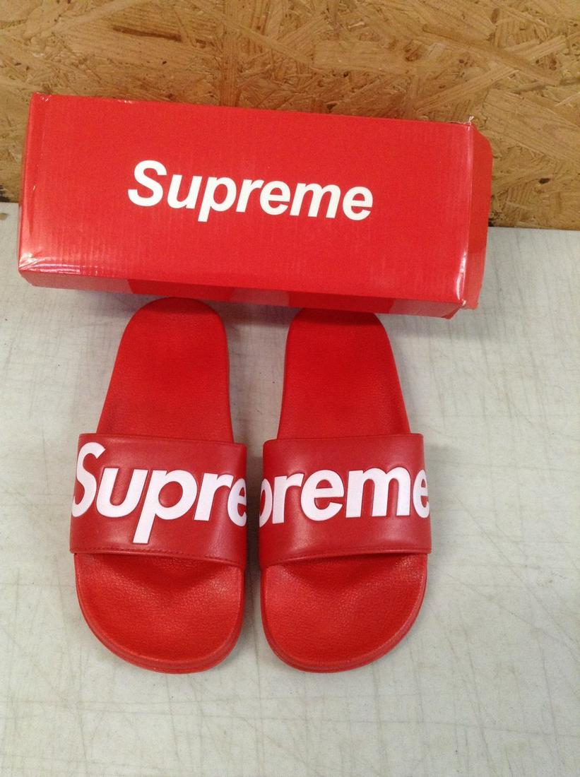 Supreme Slides Size 10 - Mens: Supreme Slides Size 10 - Mens