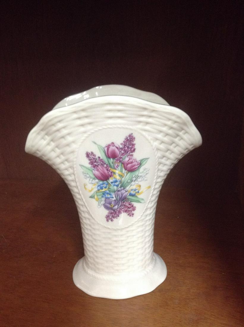 Lenox Vase 8.5": Lenox Vase 8.5"
