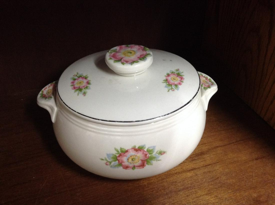 Vintage Hall's Kitchenware Rose White (1 of 1)