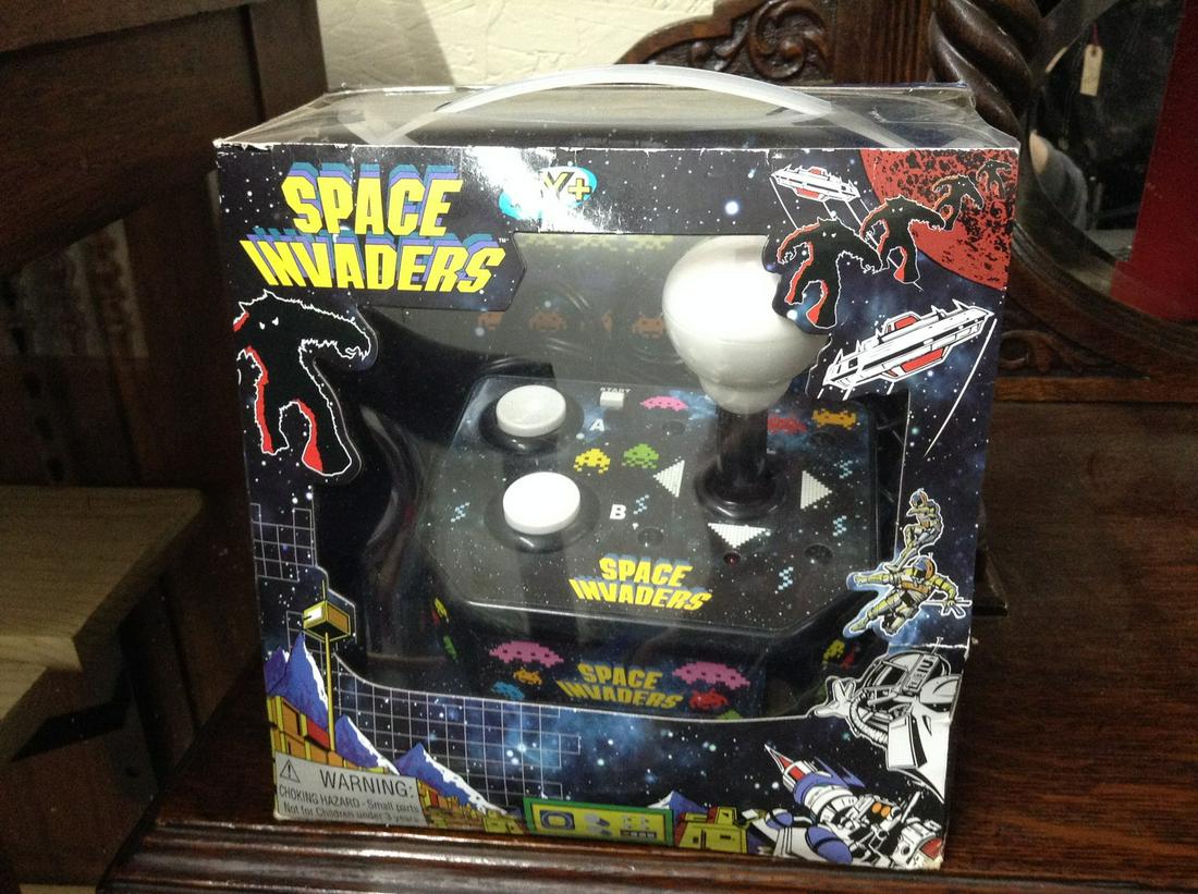 2016 Space Invaders Game Console in box (1 of 1)