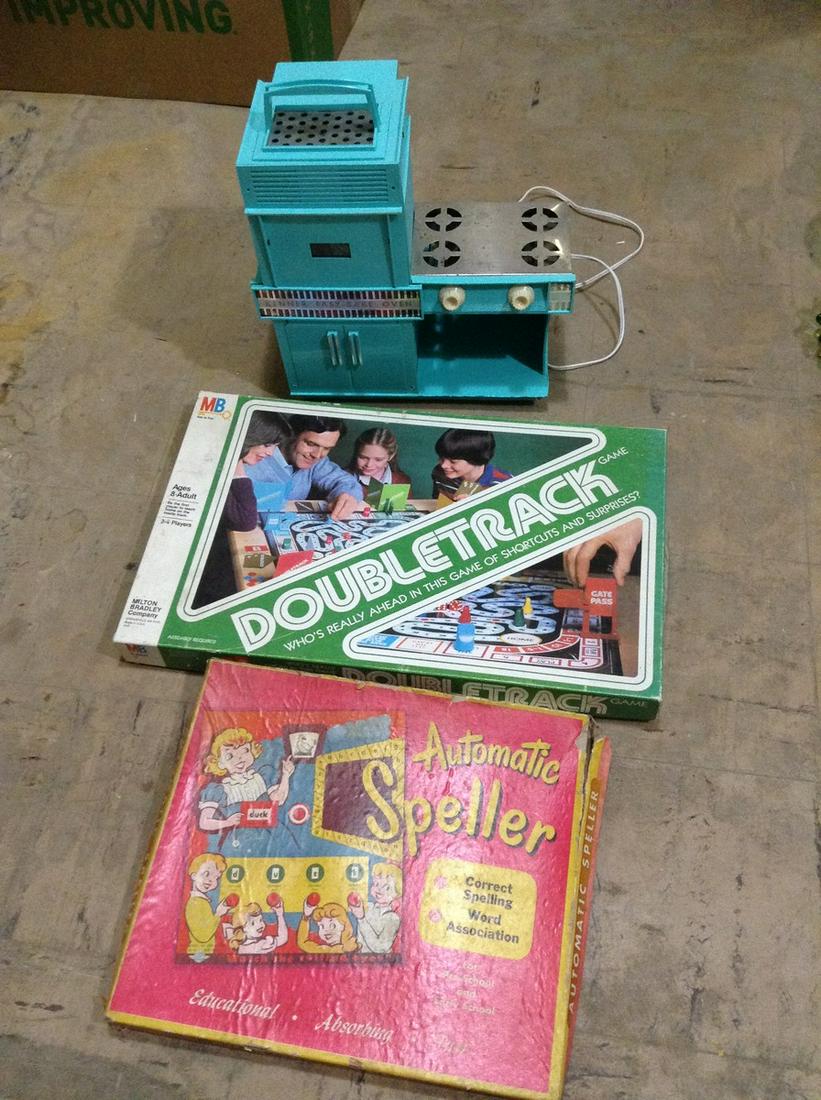 Vintage Kenner Easy Bake Oven and vintage games (1 of 1)