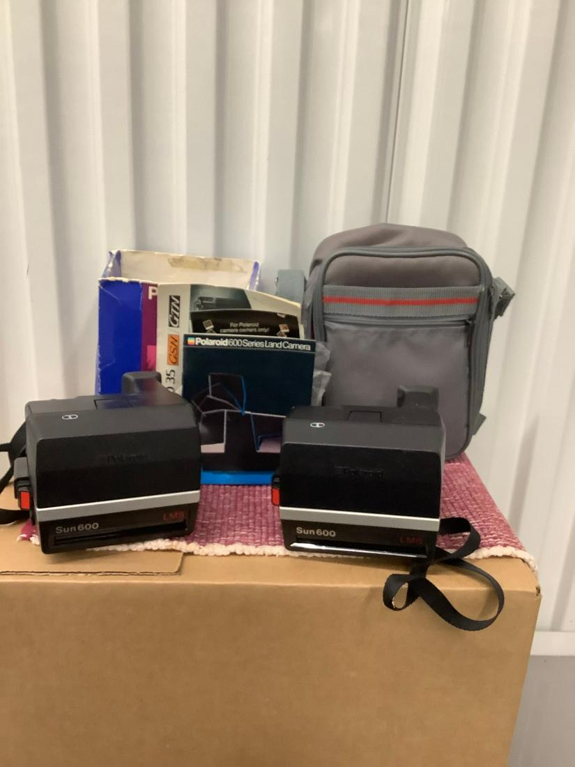 2 Polaroid SUN 600 LMS cameras (1 of 1)