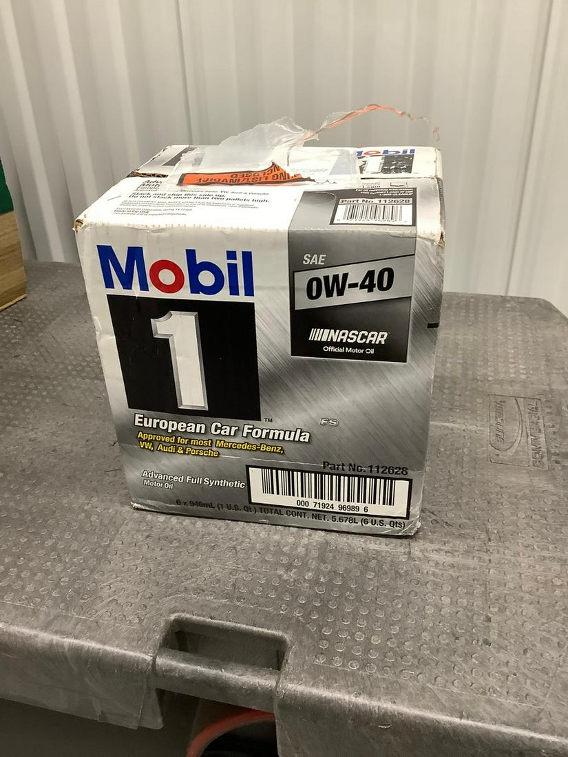 Box of Mobile 1 Advanced Fulll Synthetic Motor Oil SAE OW- 40 6 bottles: Box of Mobile 1 Advanced Fulll Synthetic Motor Oil SAE OW- 40 6 bottles