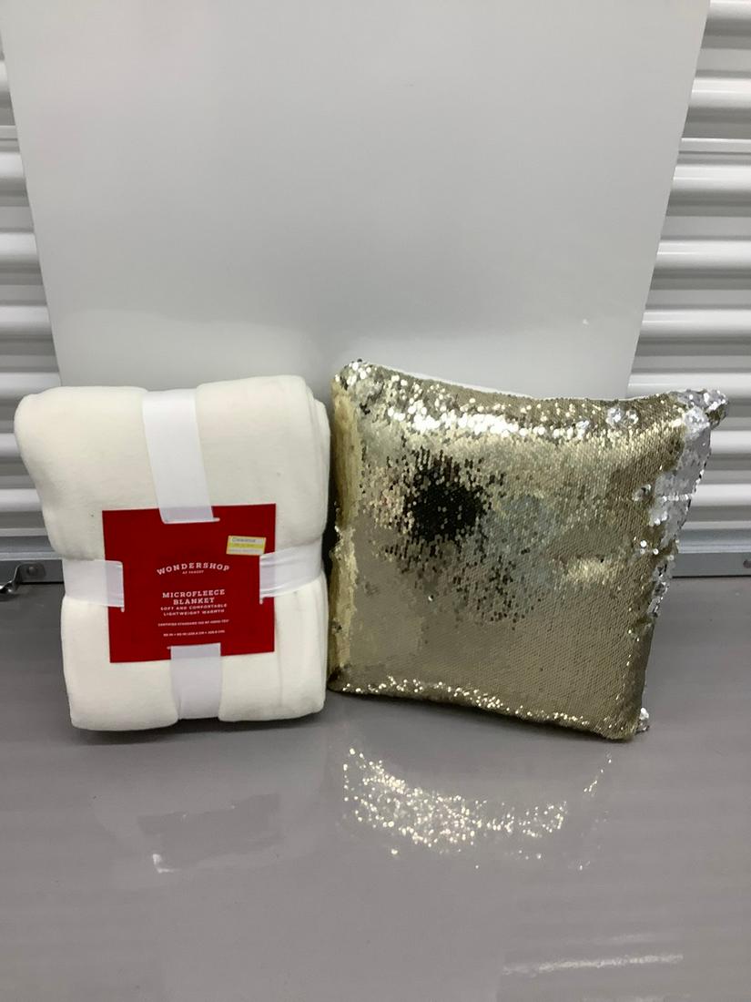Microfleece Blanket 90x90 and sequin pillow: Microfleece Blanket 90x90 and sequin pillow