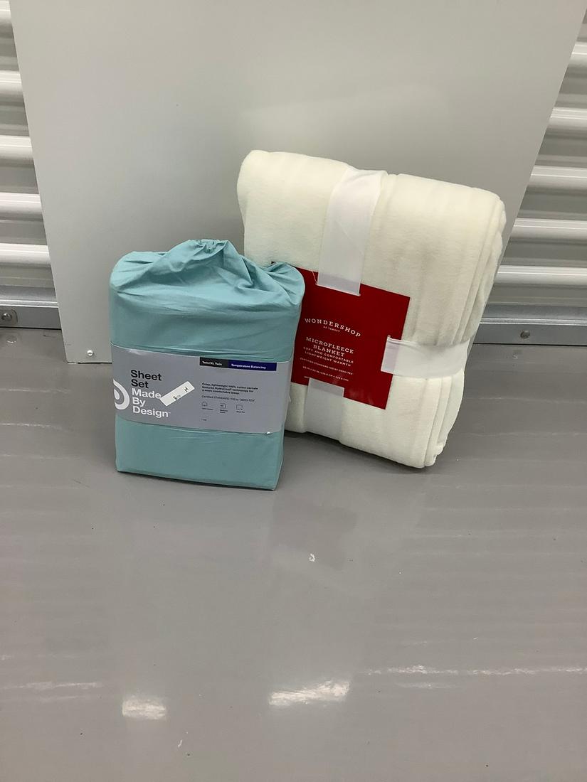 Twin Sheet Set and microfleece blanket 90x90 (1 of 1)