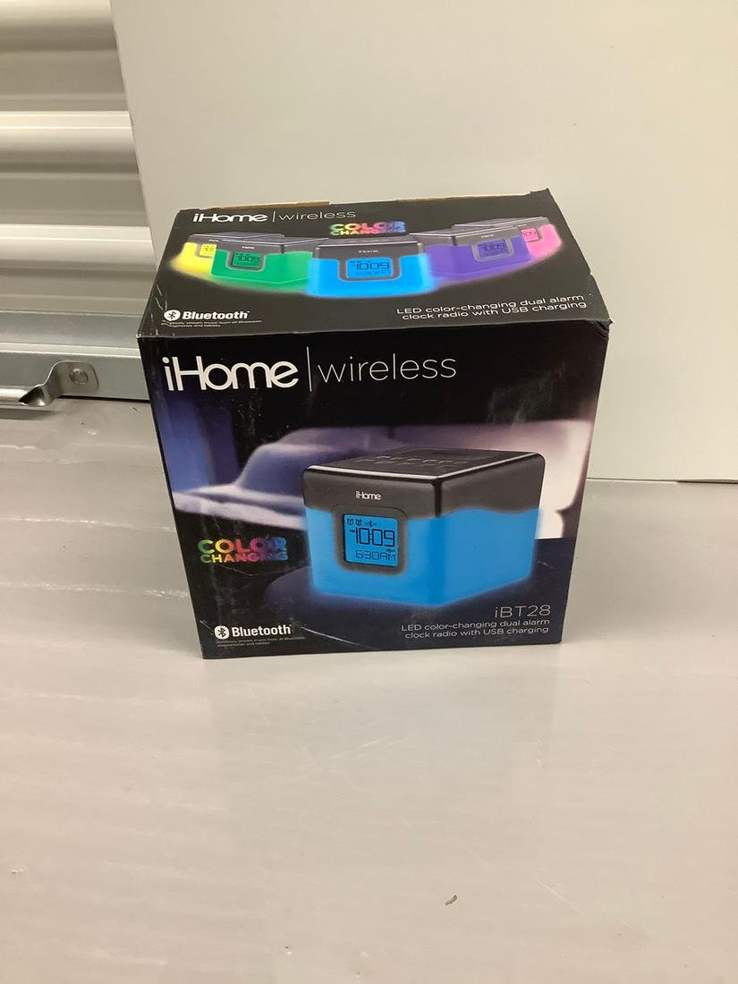 iHome wireless color changing alarm/clock radio #iBT28 with USB Charging (1 of 1)