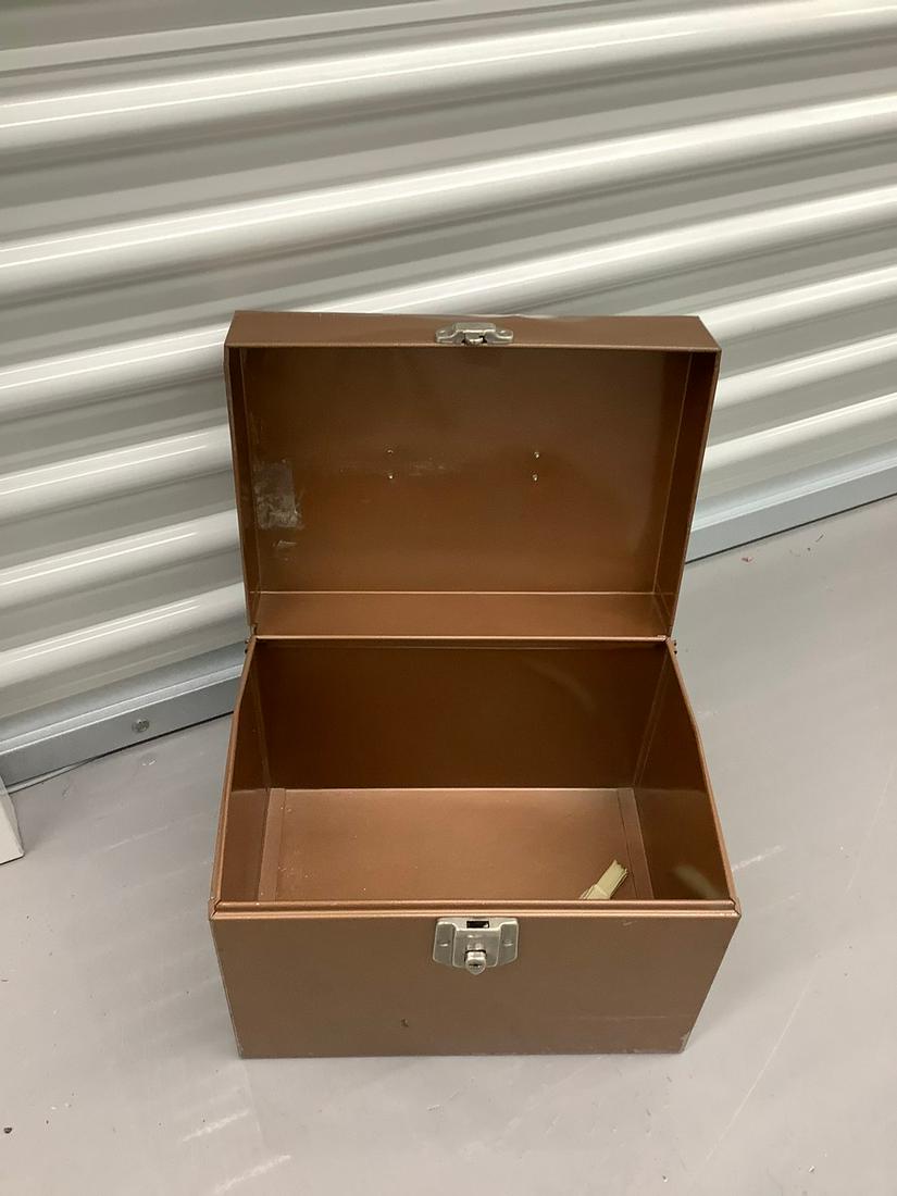 Metal storage box 10x12.5": Metal storage box 10x12.5"