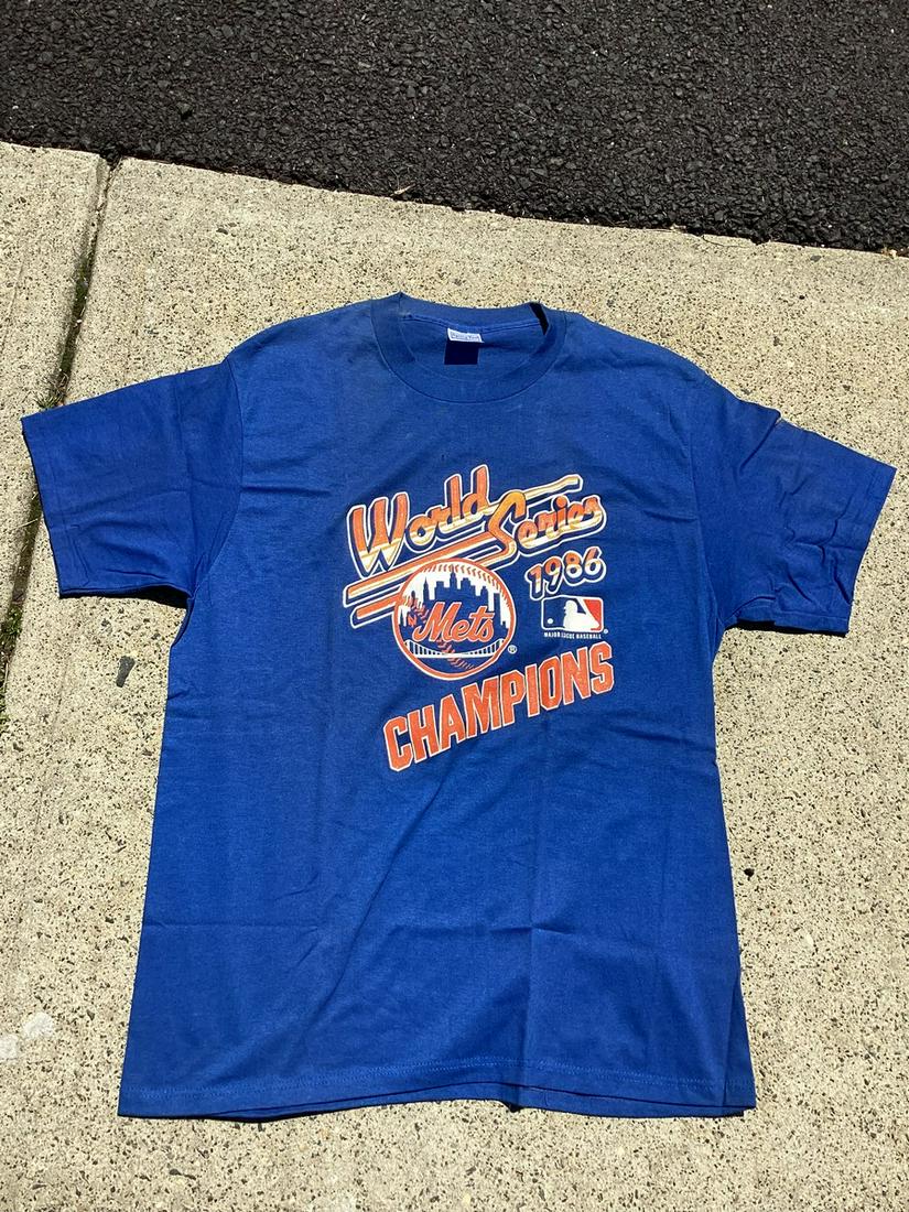 New York Mets 1986 World Series T-Shirt Size XL small hole in front (1 of 1)