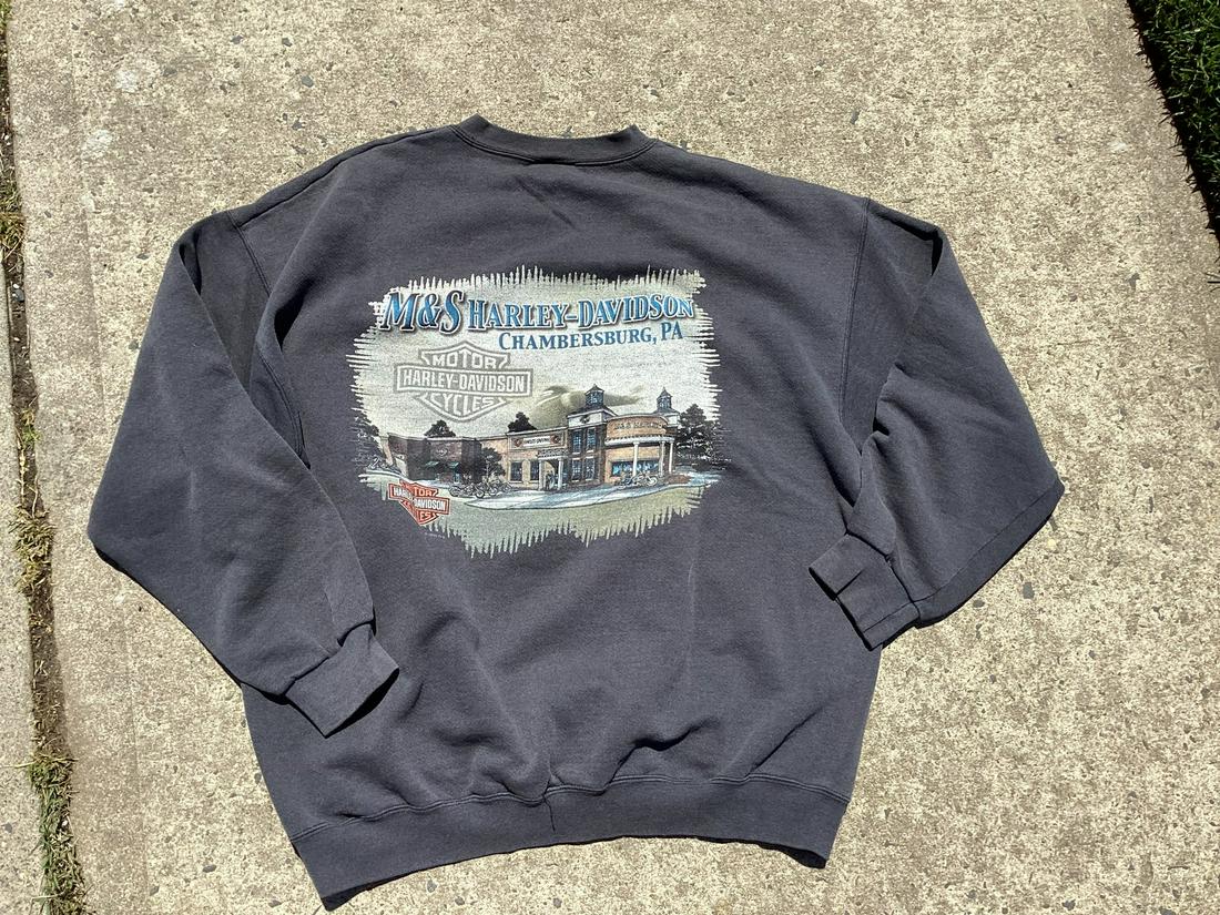 Chambersburg PA Harley Davidson Sweatshirt No Size Tag: Chambersburg PA Harley Davidson Sweatshirt No Size Tag