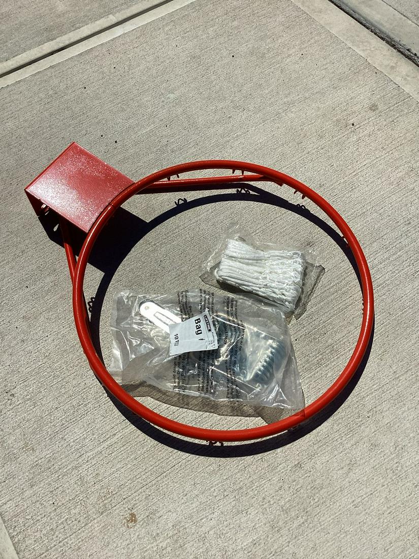 Brand New Lifetime Basketball Hoop (1 of 1)