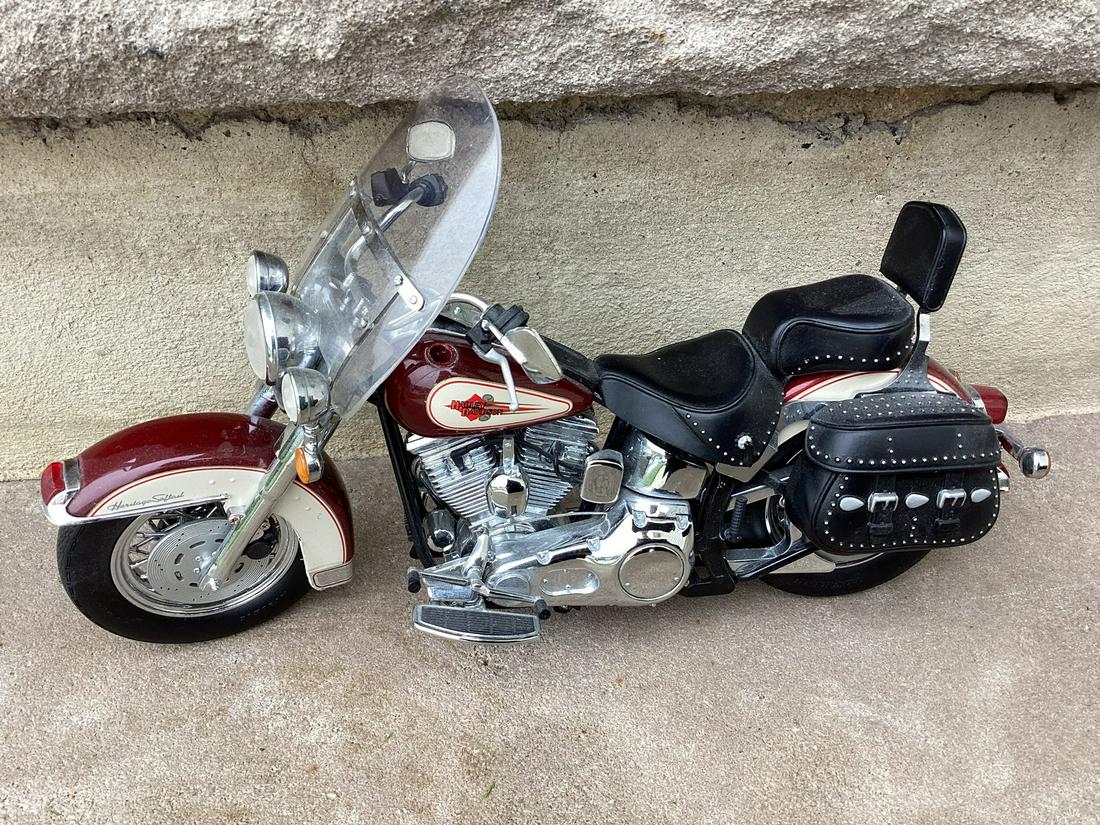 Harley Davidson Heritage Softail Classic Danbury Mint 9.75" (1 of 1)