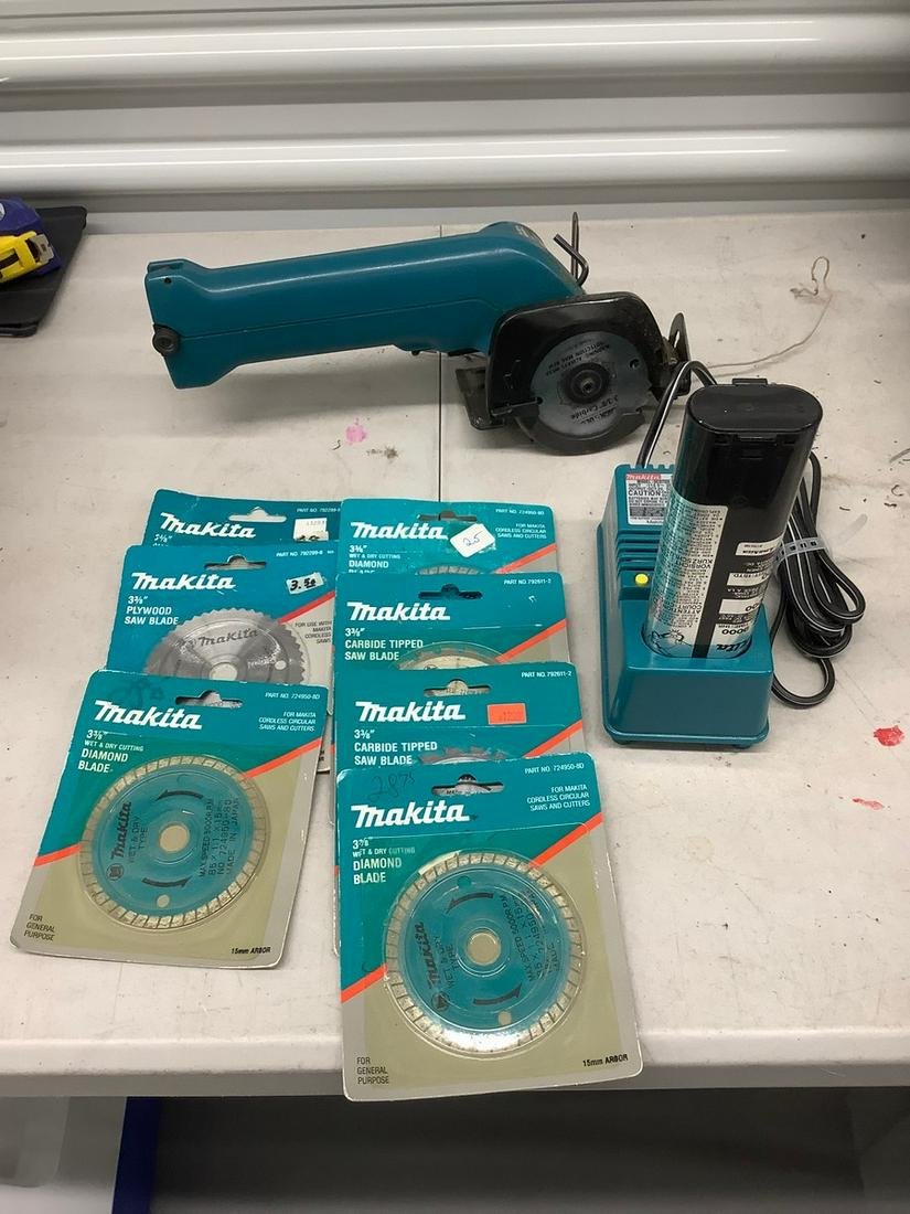 Makita model 5090D 3 3/8 inch cordless circular saw with blades and accessories: Makita model 5090D 3 3/8 inch cordless circular saw with blades and accessories