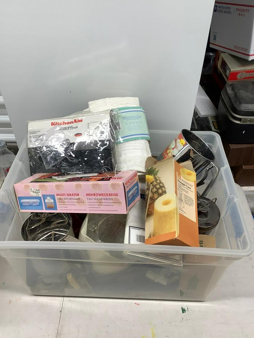 Large lot of kitchen small wares, pyrex, and more: Large lot of kitchen small wares, pyrex, and more