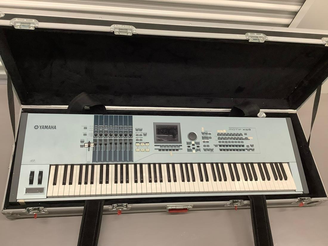 Yamaha Motif XS8 Production Synthesizer with Hard Case: Yamaha Motif XS8 Production Synthesizer with Hard Case