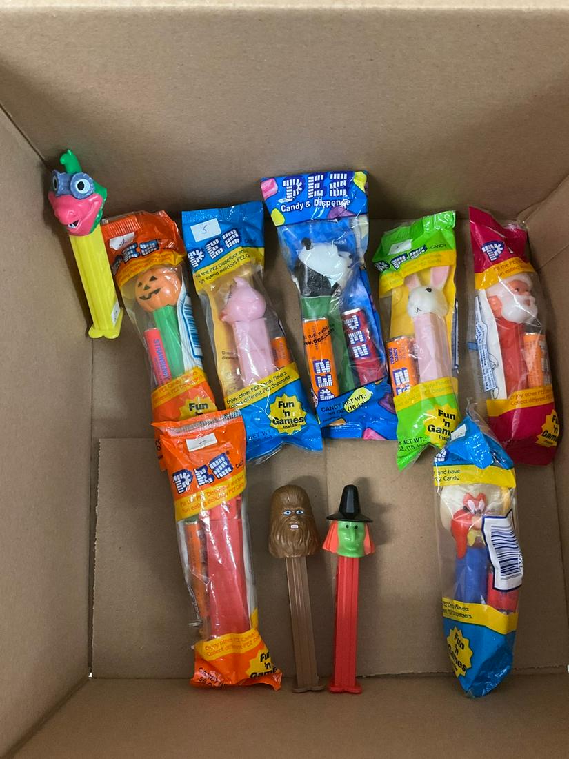 Lot of Pez Dispensers: Lot of Pez Dispensers