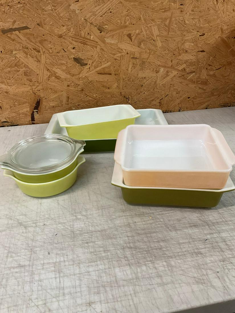 Lot of Vintage Pyrex and Fire King: Lot of Vintage Pyrex and Fire King