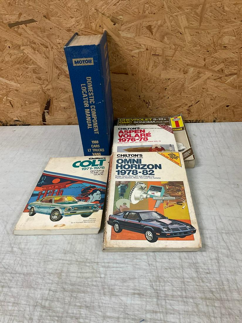 Lot of Vintage Automotive Books (1 of 1)
