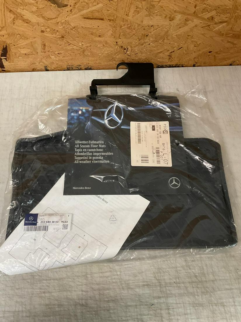 Mercedes Benz all season rubber floor mats (1 of 1)