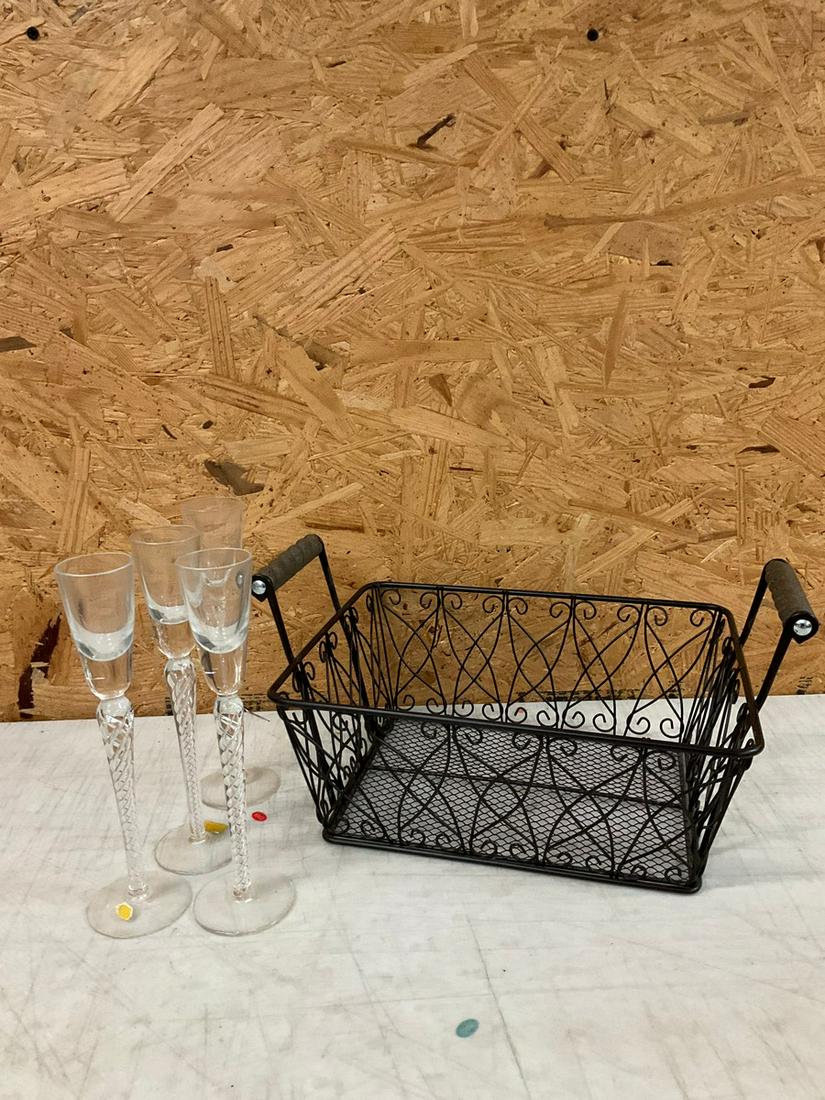 Set of 4 cordial glasses and wire basket (1 of 1)