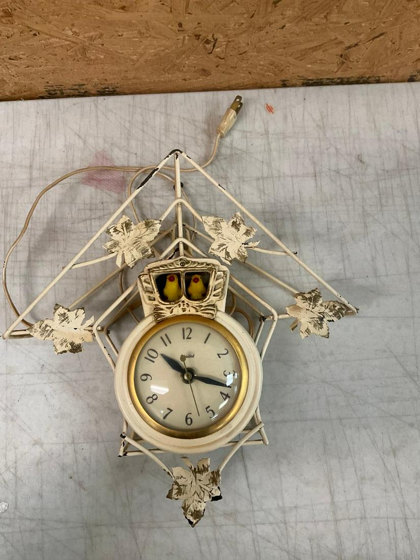 United Clock Corp cuckoo clock 12".. works (1 of 1)