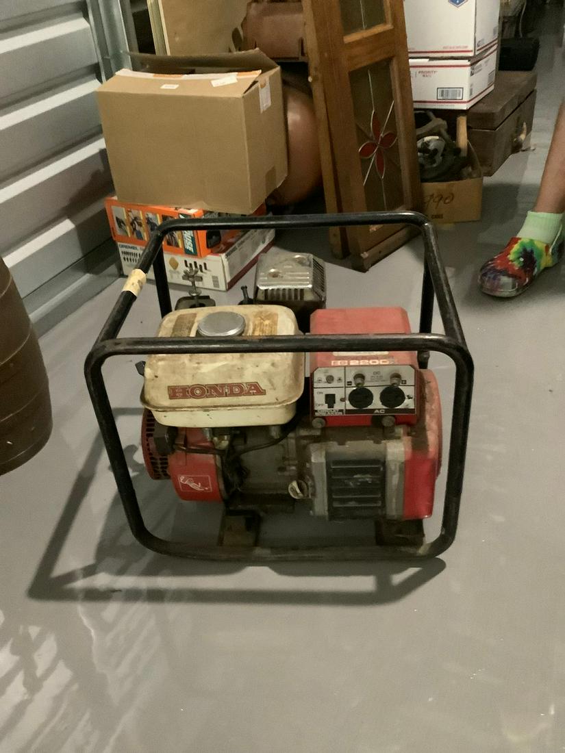 Honda EG 2200x gas powered generator (1 of 1)