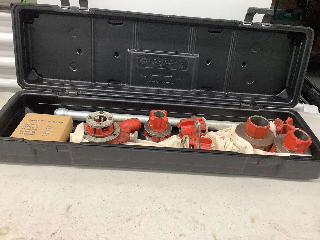 Lot of ridgid pipe threader heads and parts (1 of 1)