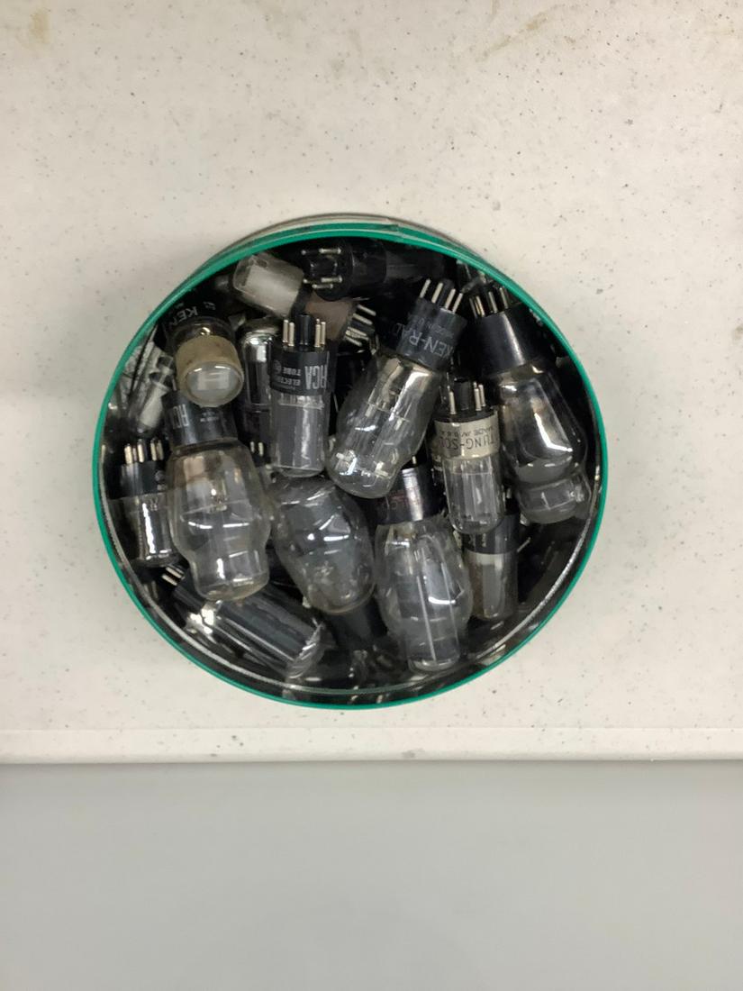 Large lot of vacuum tubes, 30-35: Large lot of vacuum tubes, 30-35