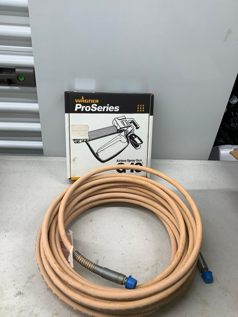 Wagner Pro Series G-10 Airless Spray Gun and extension hose.: Wagner Pro Series G-10 Airless Spray Gun and extension hose.